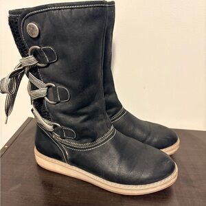 Elegant Black Winter Boots with Lace Detail
